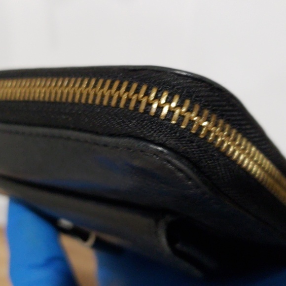 Chloé Black Leather Zip Wallet – Authentic Luxury with Silver Bow Accent 7.5x4" - Picture 9 of 17